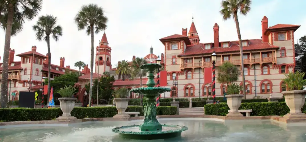 A picture of a fountain on the Flagler College campus in Northeast Florida.