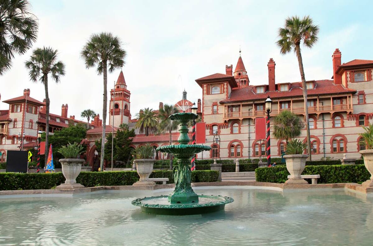 A picture of a fountain on the Flagler College campus in Northeast Florida.