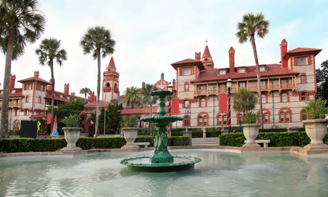 A picture of a fountain on the Flagler College campus in Northeast Florida.