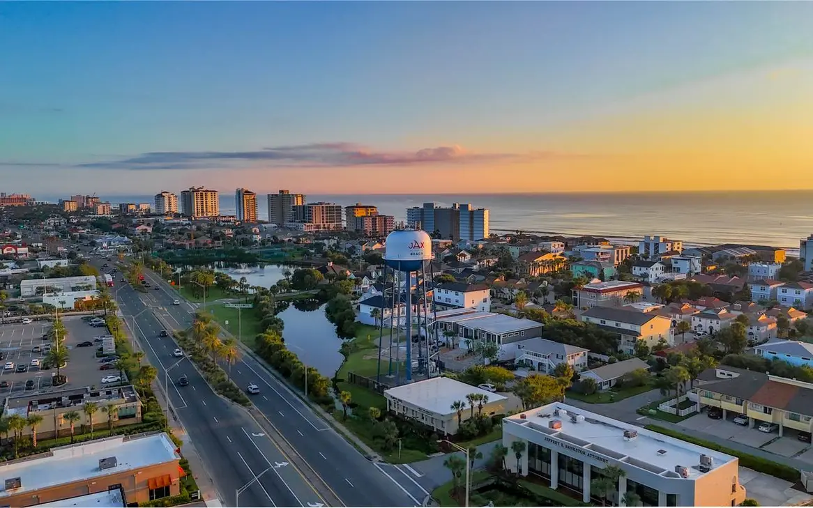 Explore the cost of living, job opportunities, schools, and local amenities in Jacksonville to decide if the city is right for you.